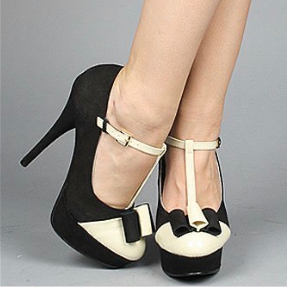 Kelsi Dagger cream and black platform heel